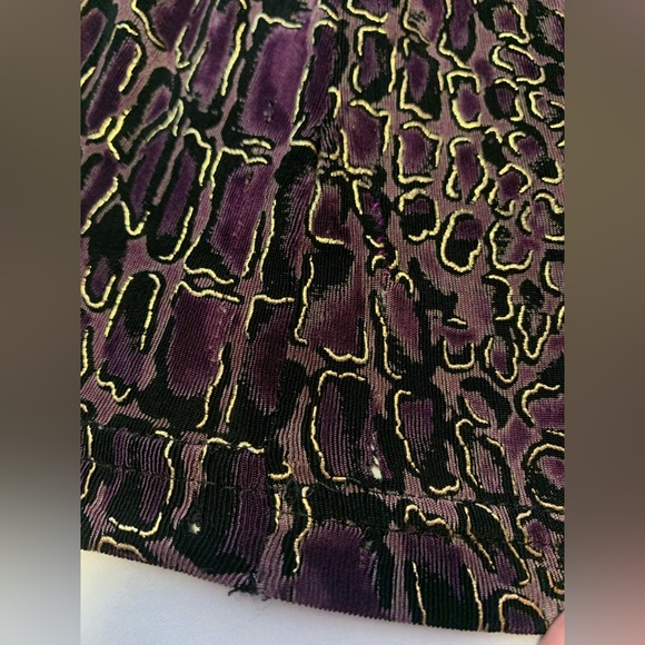 Super cool 90’s snakeskin with gold details button up blouse - Picture 13 of 13